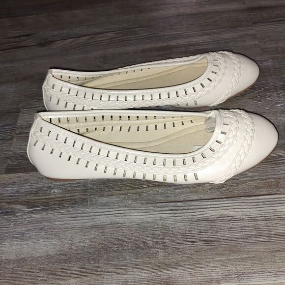 Cinak light cream color flats Sz  9 NWOT - Picture 5 of 7